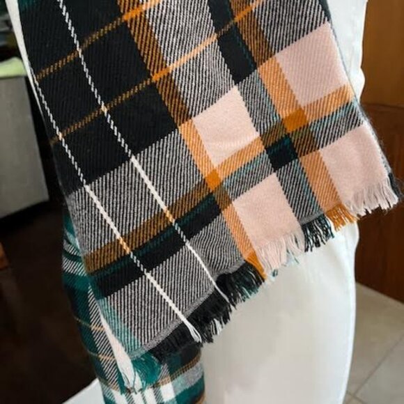 GAP Striped Scarf NWT Accessories Wrap Soft Cozy Warm Classic Preppy - Picture 6 of 7